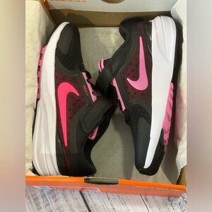 NIB Nike Star Runner 5 Size 1Y Black Pink Sneakers Kids Athletic HF7005-005 NEW